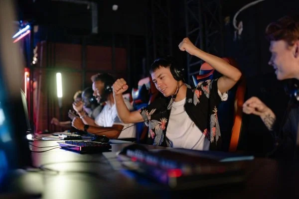 gaming team celebrating victory